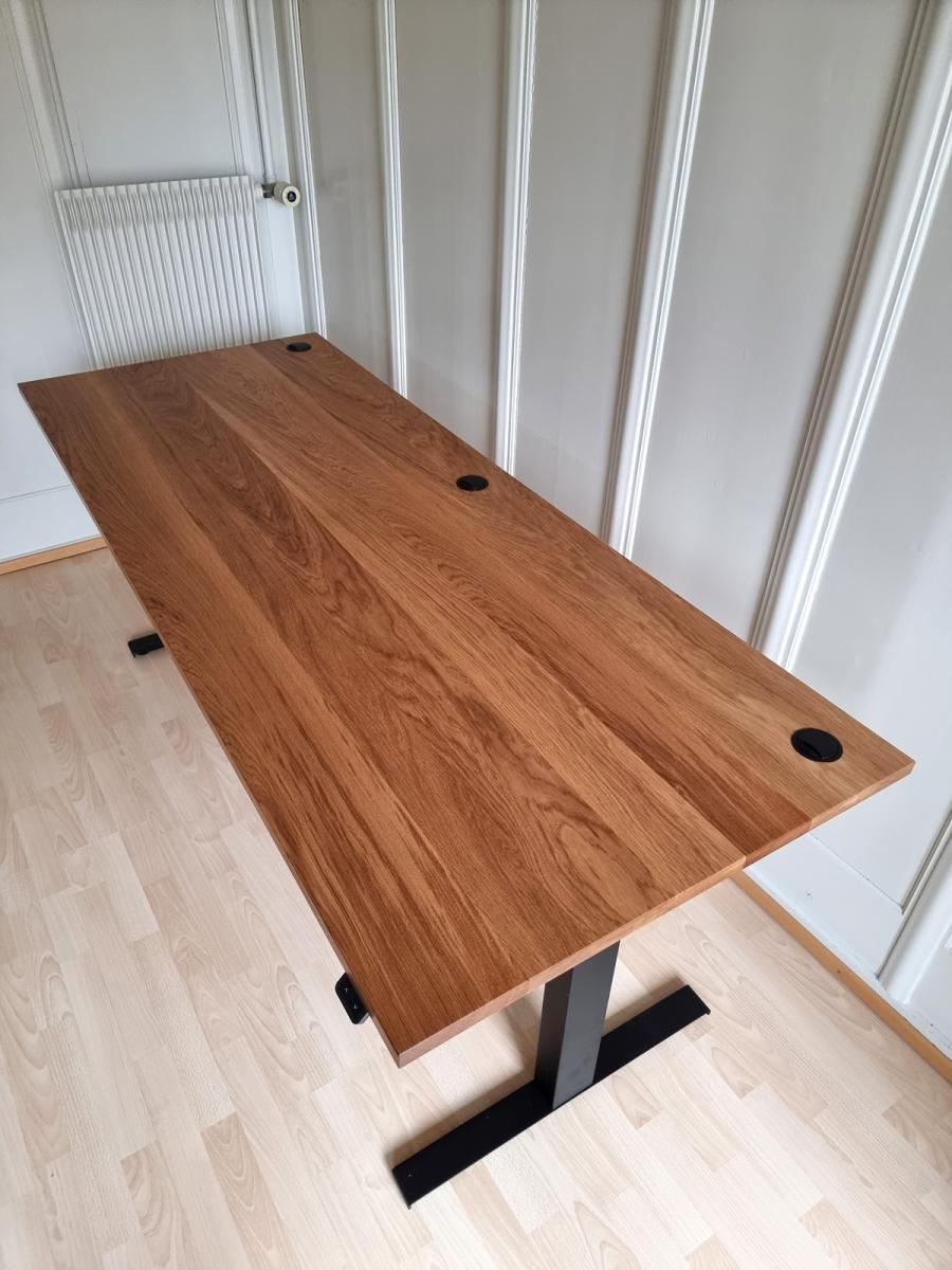 Tischplatte aus Schweizer Massivholz Eiche