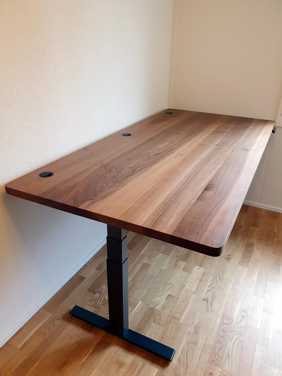 Tischplatte Massivholz (Nussbaum, Schweiz)